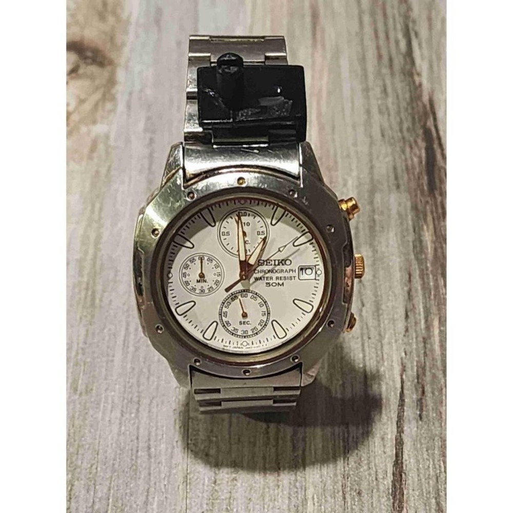 Seiko Chronograph Water Resist 50M Mens Watch Silver Gold V657-9089 Vintage